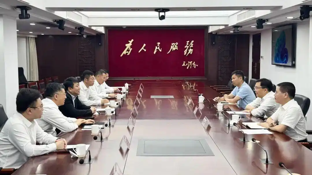 左强拜会广州市白云区委书记洪谦