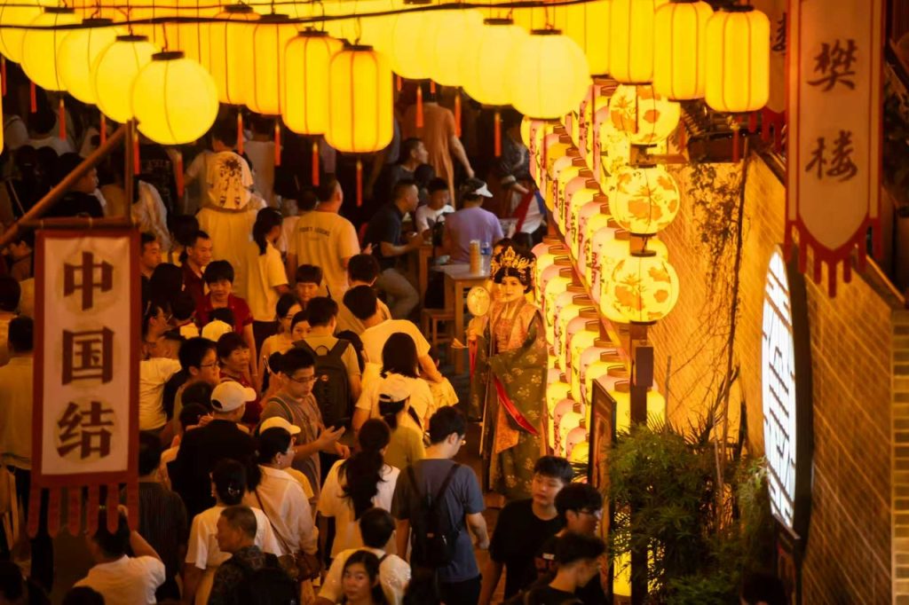 点亮深圳夜游新名片!深圳锦绣中华“超级搭子节”开启城市潮玩夜生活