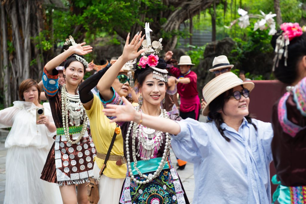 深圳锦绣中华推出长者专属优惠,打造有温度的文化旅游新体验——银发半价暖人心,文化惠民再升级