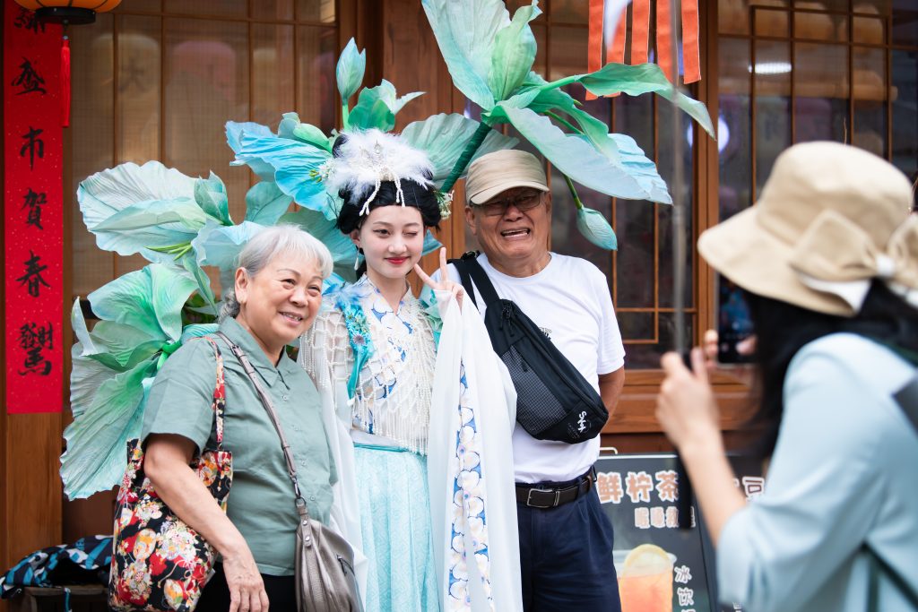 深圳锦绣中华推出长者专属优惠，打造有温度的文化旅游新体验——银发半价暖人心，文化惠民再升级