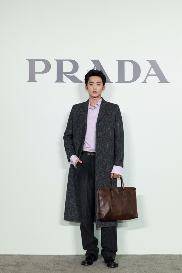 1781164601132494.jpg Prada深圳湾万象城全新精品店璀璨揭幕