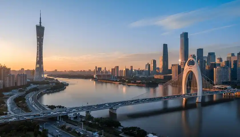 清晨6时半，广州这趟公交车为一群70多岁的老人绕路