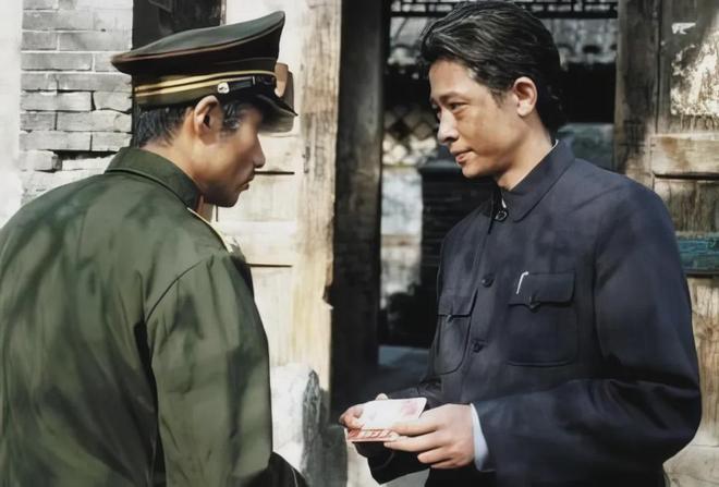 《无悔追踪》三十年前被禁，《抓特务》两小时能说清四十年沧桑吗