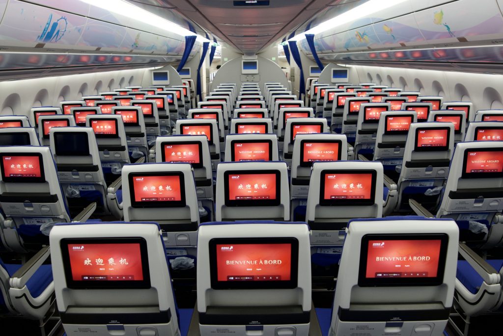 深圳航空首架A350“鲲鹏号”入列亮相 架起深圳联通世界空中新桥梁