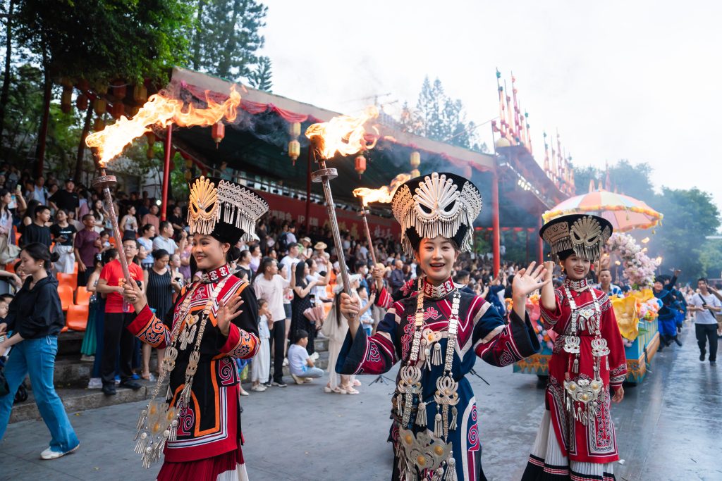 59天夏浪民族狂欢正式开启,焕新暑期文旅新体验——深圳锦绣中华打造湾区夏日狂欢新地标