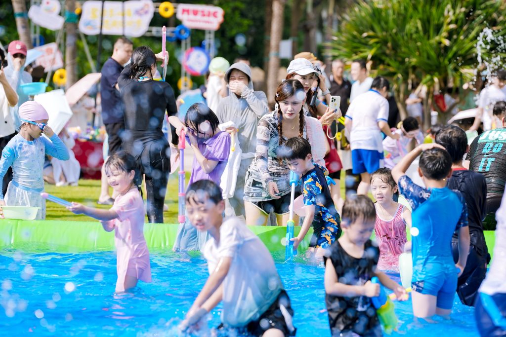 千人泼水大战、鳌鱼烟花秀、蓝眼泪夜漂……暑假来日出东山海“浪”就对了