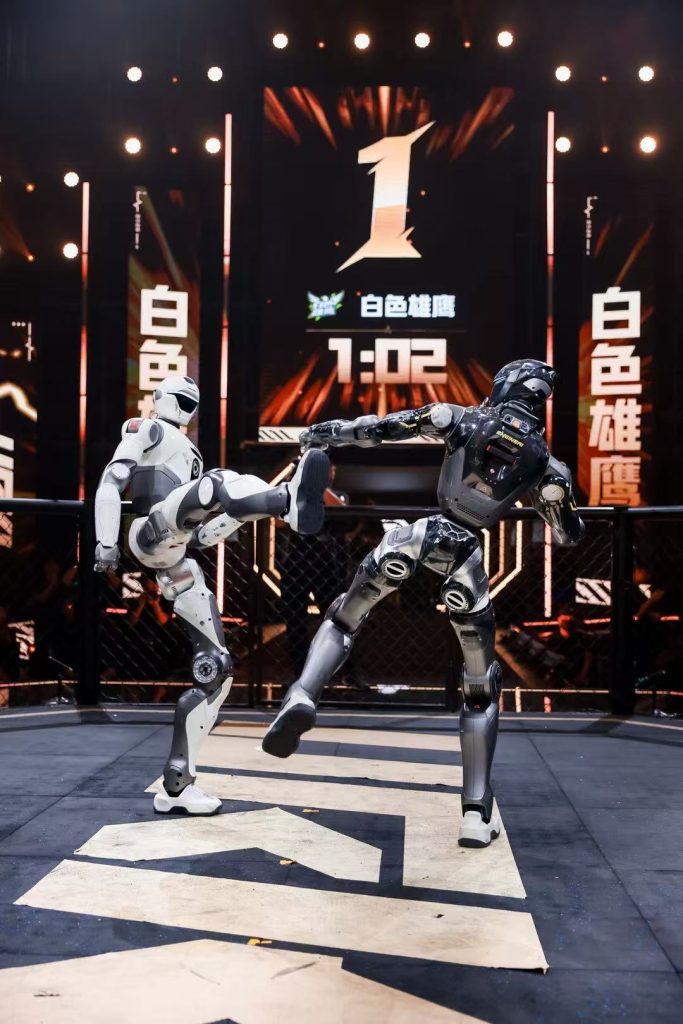 人气爆棚,热血燃战:众擎URKL揭幕夜见证人形机器人巅峰对决