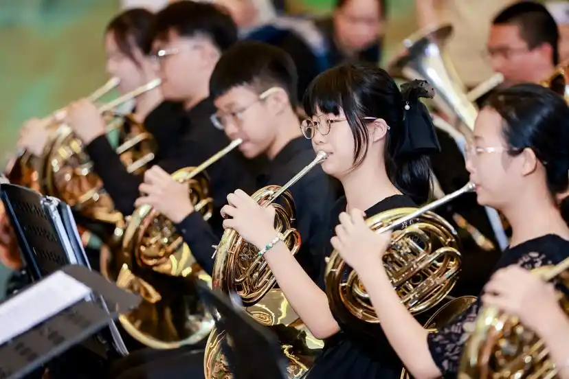 “云端响乐”献礼八一，广州塔高空音乐沙龙奏响红色乐章