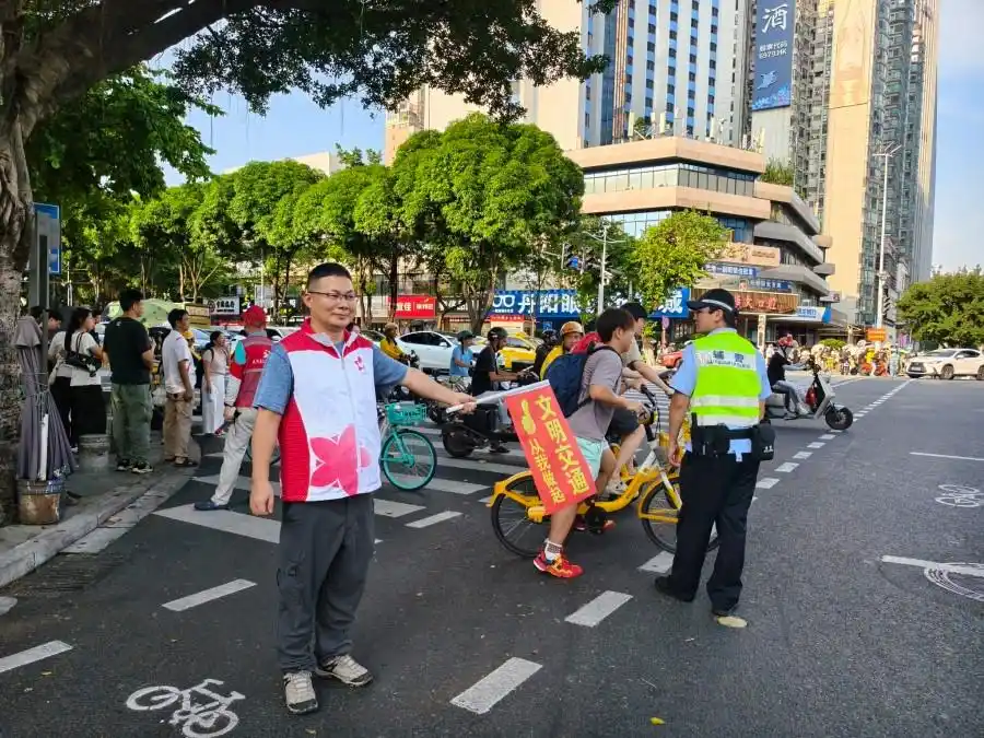 广州市直机关组织1280名党员投身文明出行志愿服务