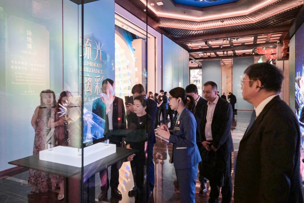 保利美高梅博物馆“琉光璃彩——淄博琉璃艺术展”今天盛大揭幕